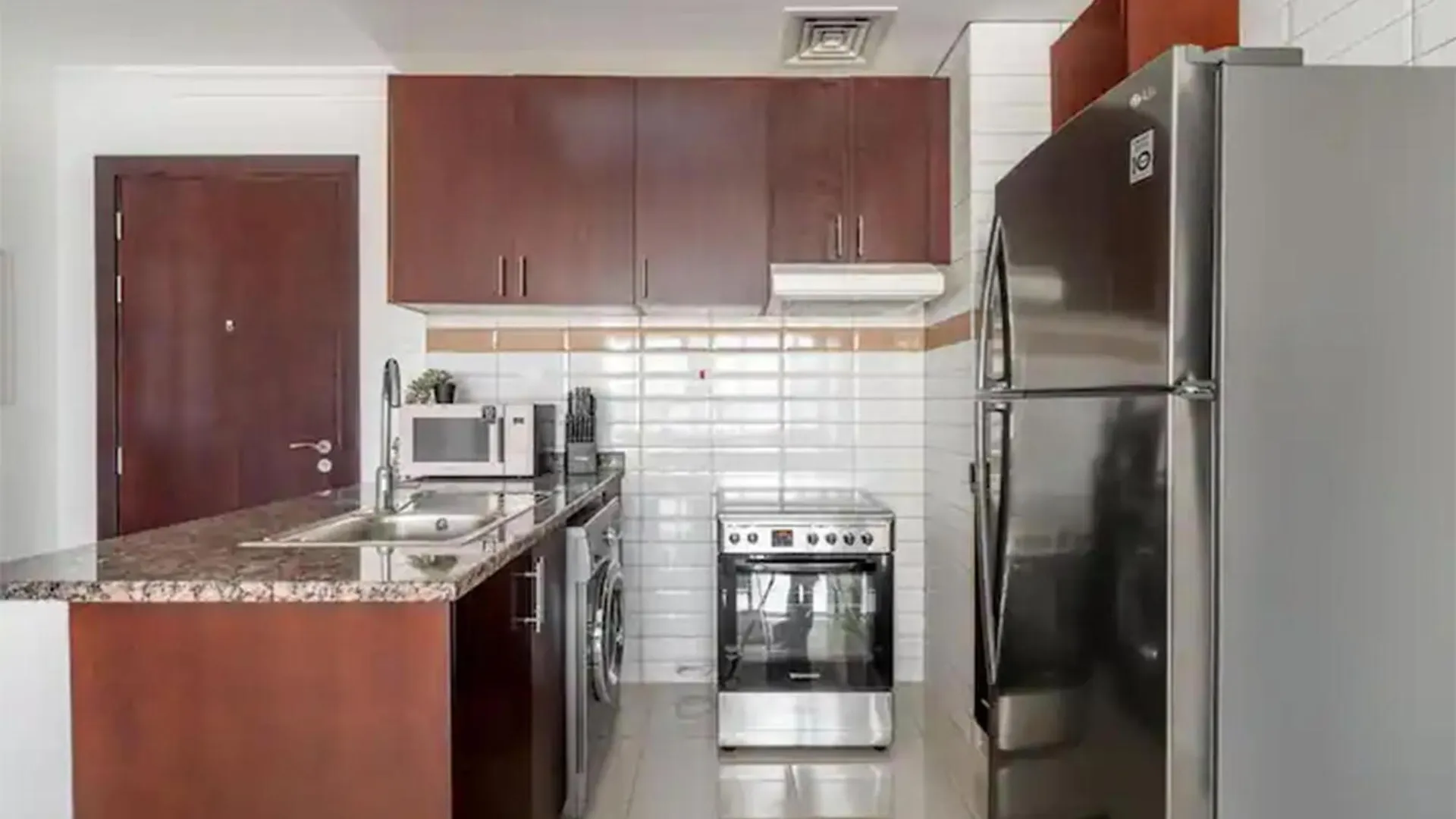 Elegant 1Br Apartment With Partial Sea View In Court Tower Dubai