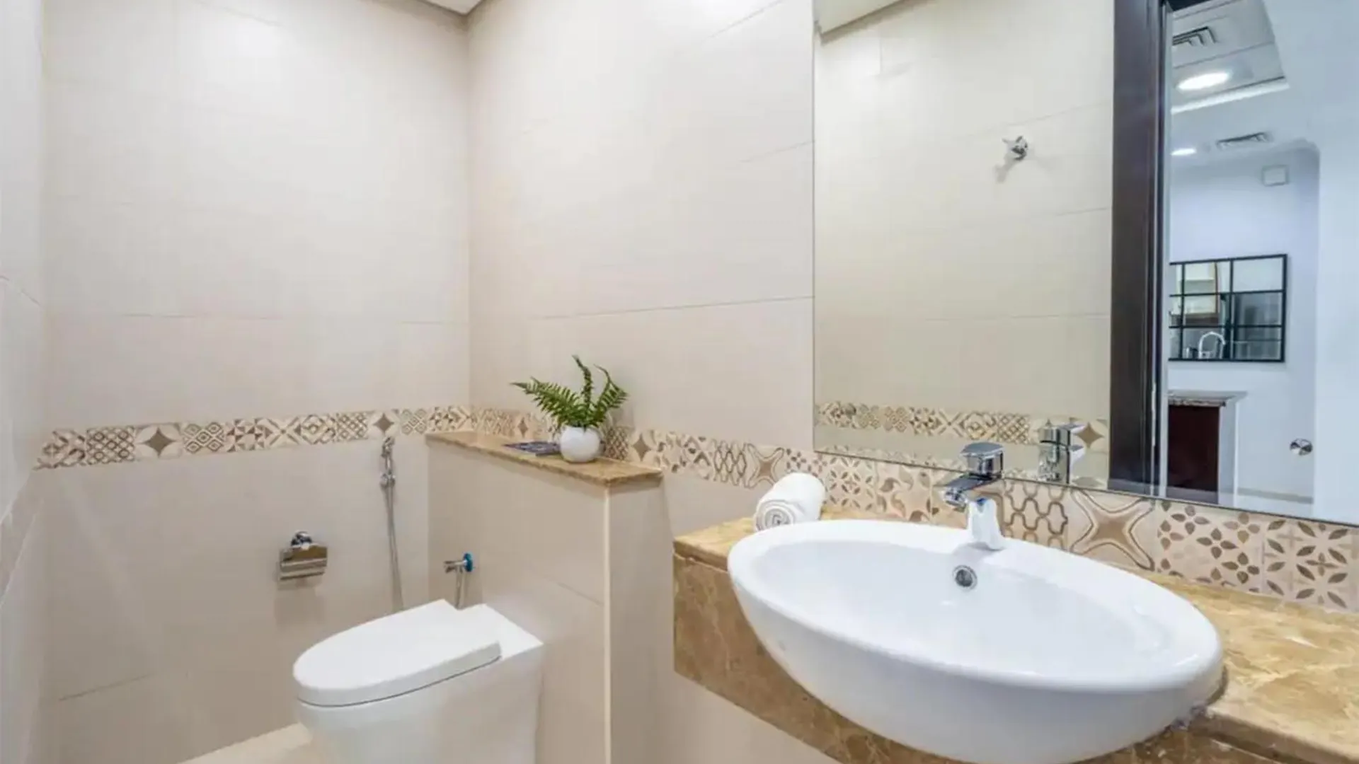 Elegant 1Br Apartment With Partial Sea View In Court Tower Dubai