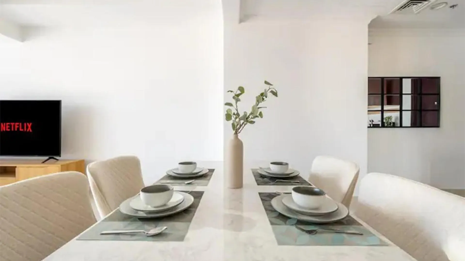 Elegant 1Br Apartment With Partial Sea View In Court Tower Dubai