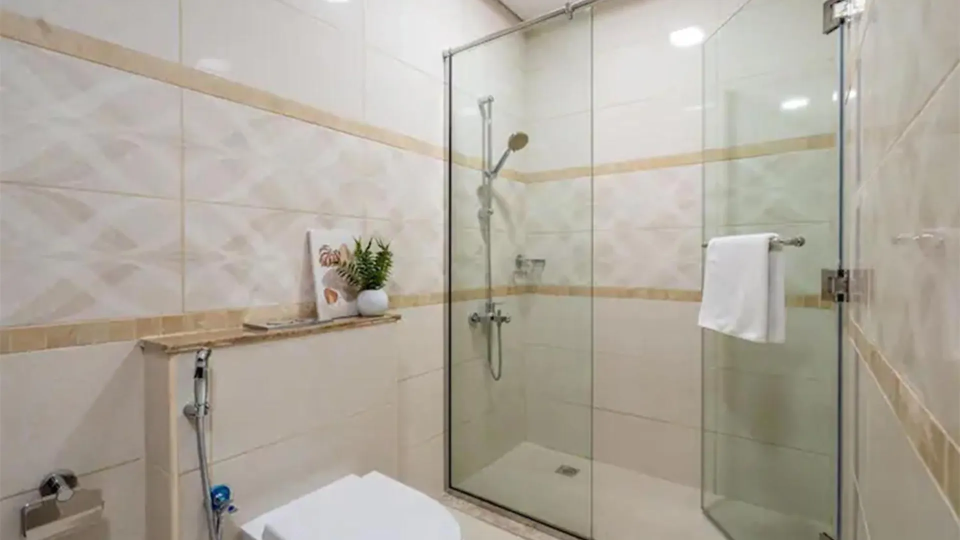 Elegant 1Br Apartment With Partial Sea View In Court Tower Dubai